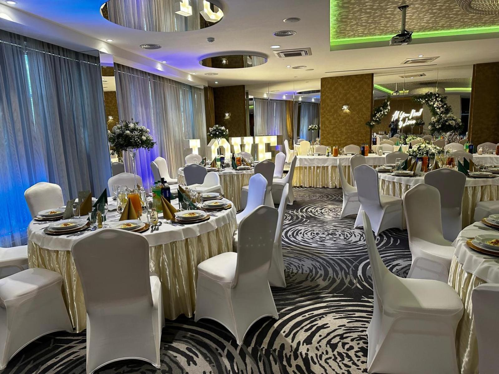 Arena Hotel Spa & Wellness Tychy Buitenkant foto